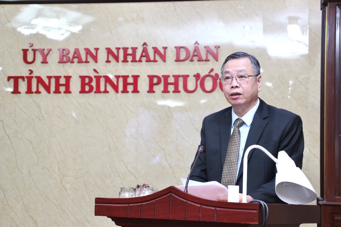 Đồng chí Huỳnh Anh Minh, Phó Chủ tịch UBND tỉnh Bình Phước phát biểu tại hội nghị.